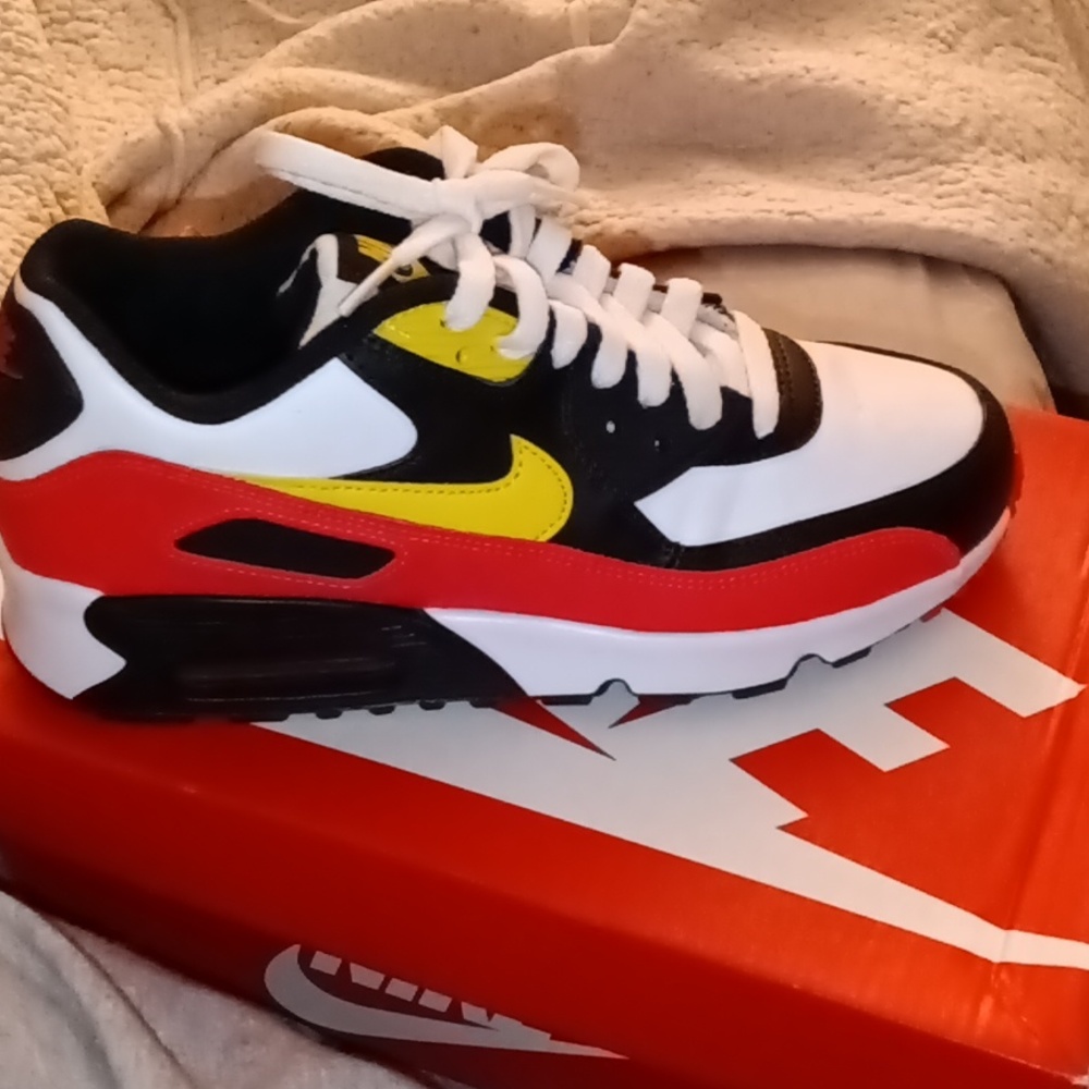 Nike Air Max 90 Size 6Y